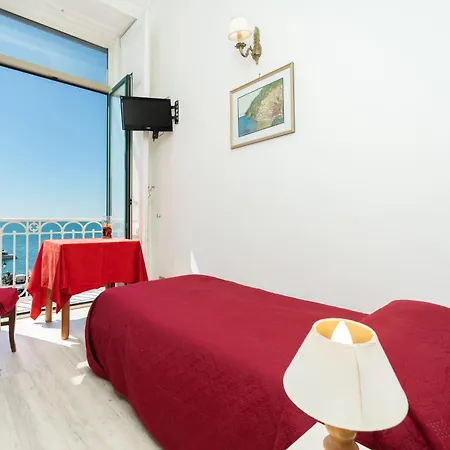 Fontana Hotell 3*