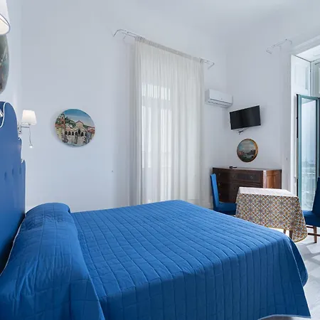 Hotell Fontana 3*